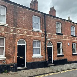 - Lovely 2 Bedroom House In The Heart Of Chester
