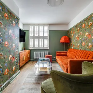 Insta-worthy Loft On Historic Rows, Sleeps 4 & Free Parking Chester